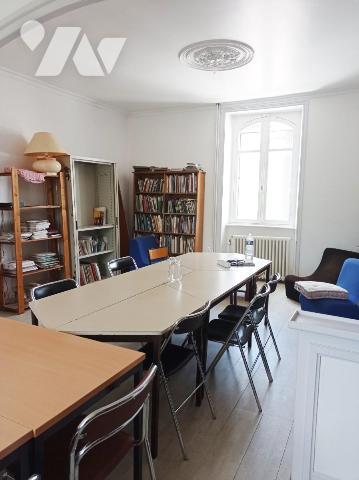 Immeuble à usage mixte à ROSTRENEN