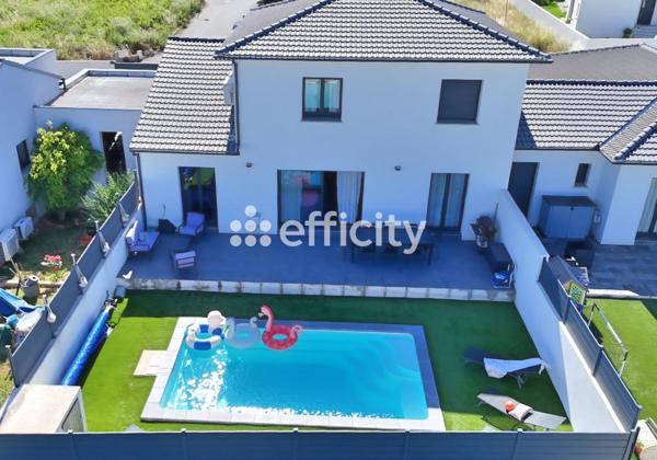 Maison
         5 pièces
        - 120 m² Exclusivité 400 000 € *