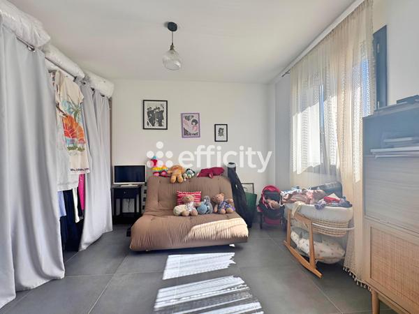 Maison
         5 pièces
        - 120 m² Exclusivité 400 000 € *