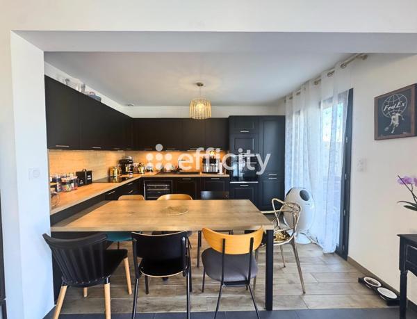 Maison
         5 pièces
        - 120 m² Exclusivité 400 000 € *