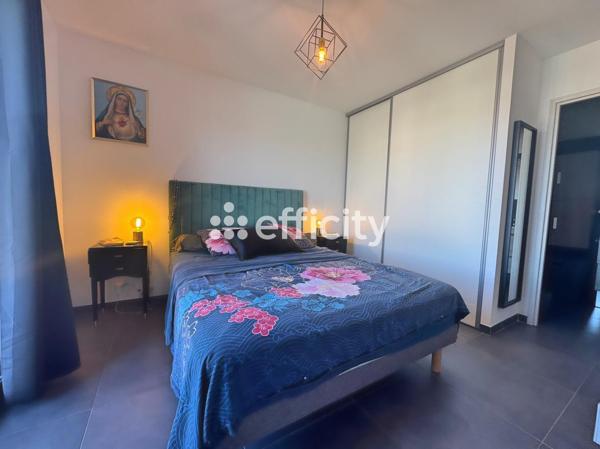 Maison
         5 pièces
        - 120 m² Exclusivité 400 000 € *