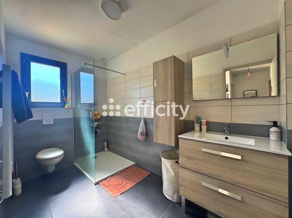 Maison
         5 pièces
        - 120 m² Exclusivité 400 000 € *