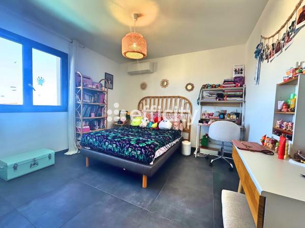 Maison
         5 pièces
        - 120 m² Exclusivité 400 000 € *