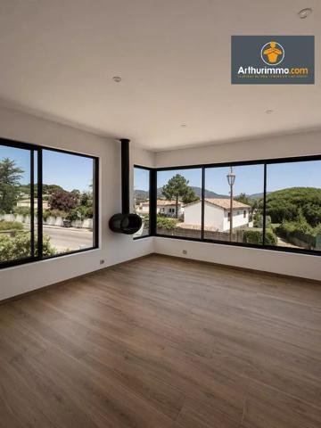 Vente                                                      Appartement
                        
                     3 pièces                      94 m2                     à Porticcio