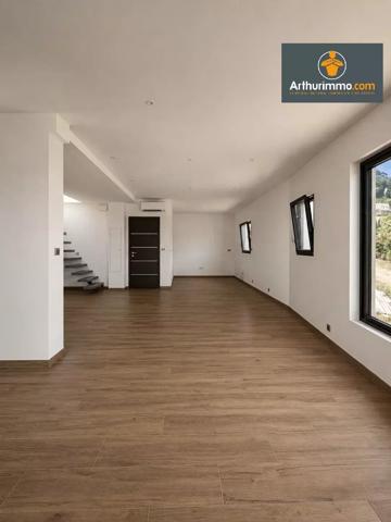 Vente                                                      Appartement
                        
                     3 pièces                      94 m2                     à Porticcio