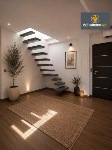 Vente                                                      Appartement
                        
                     3 pièces                      94 m2                     à Porticcio