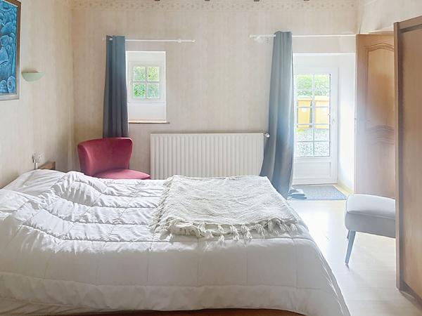 Maison en pierre mitoyenne située au calme à Pordic