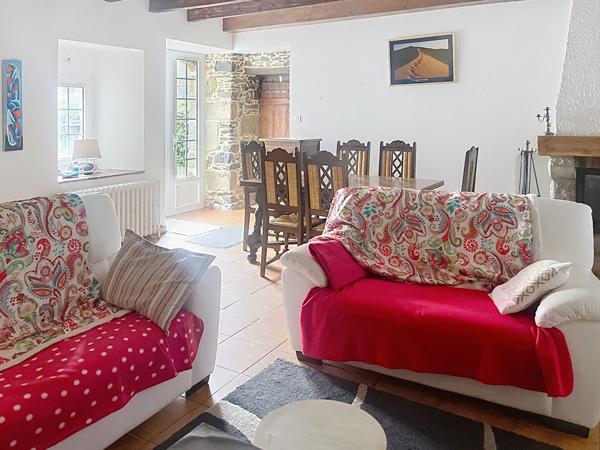 Maison en pierre mitoyenne située au calme à Pordic