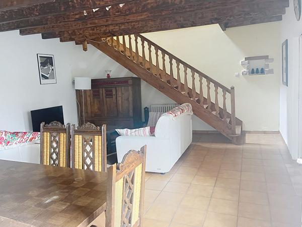 Maison en pierre mitoyenne située au calme à Pordic