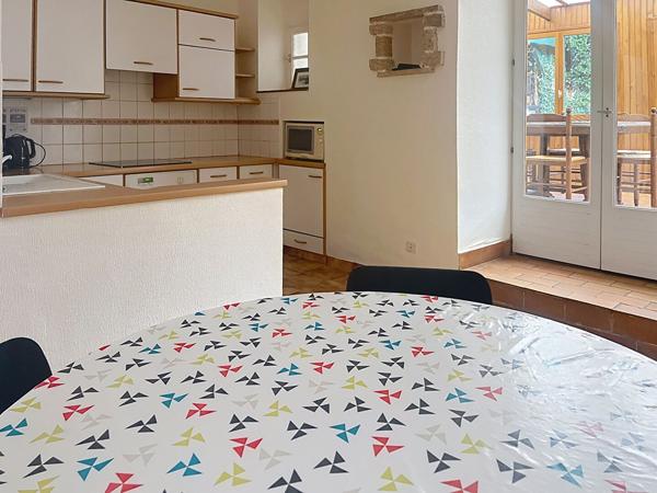 Maison en pierre mitoyenne située au calme à Pordic