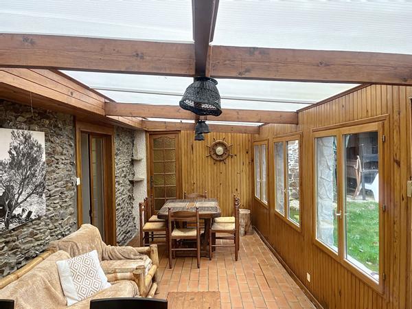 Maison en pierre mitoyenne située au calme à Pordic