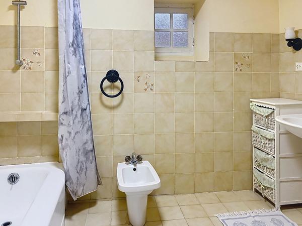 Maison en pierre mitoyenne située au calme à Pordic