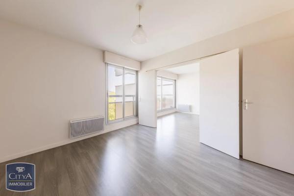 Appartement à louer 2 pièces 77.94m²