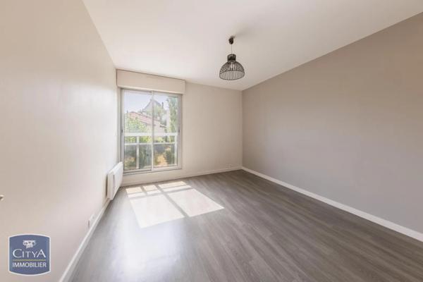Appartement à louer 2 pièces 77.94m²