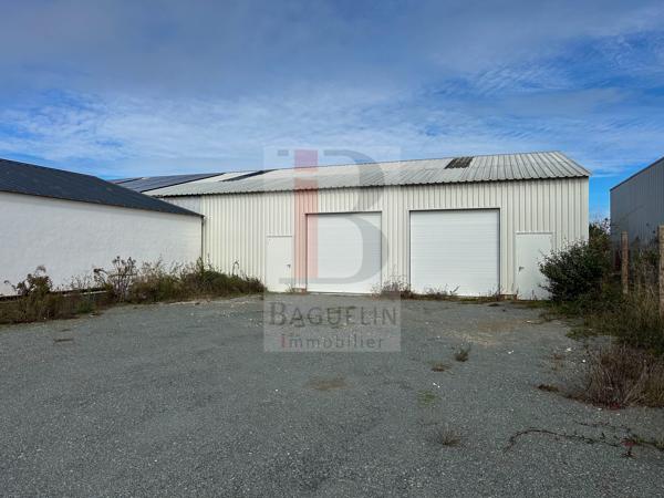 HANGAR 300m2 à FOURAS