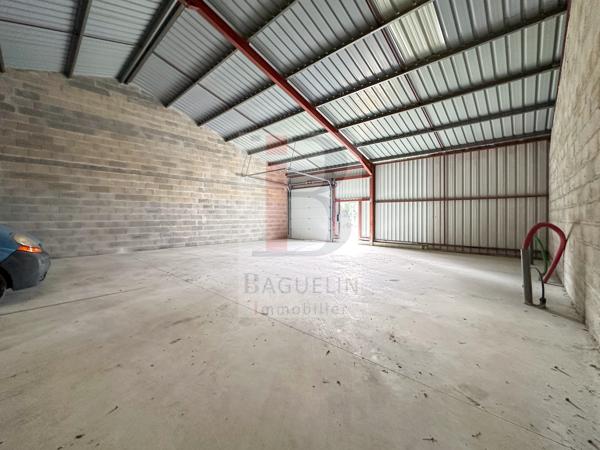 HANGAR 300m2 à FOURAS