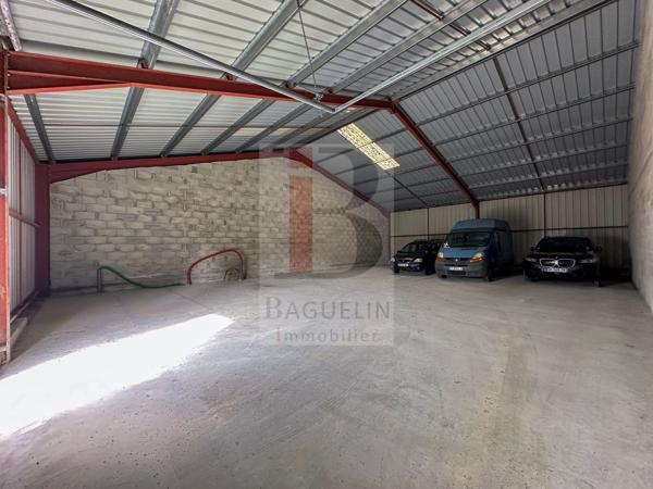 HANGAR 300m2 à FOURAS