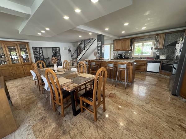 Villa T5 avec piscine à ANNEYRON