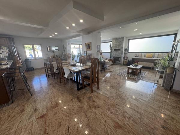 Villa T5 avec piscine à ANNEYRON
