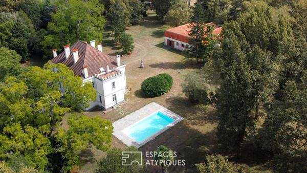 Maison de maître, dépendances et son parc arboré