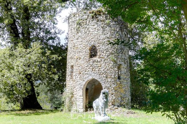 Maison de maître, dépendances et son parc arboré