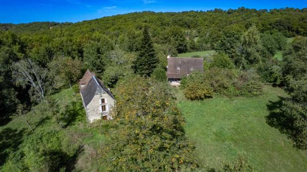 Maison ancienne - Gourdon EXCLUSIVITE - Belle Propriété de caractère typique dans un environnement préservé sur 2ha avec points d'eau