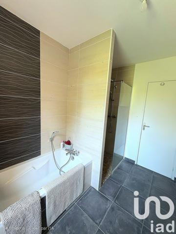 Maison à vendre 4 pièces 99 m² Saint-Pantaléon-de-Larche