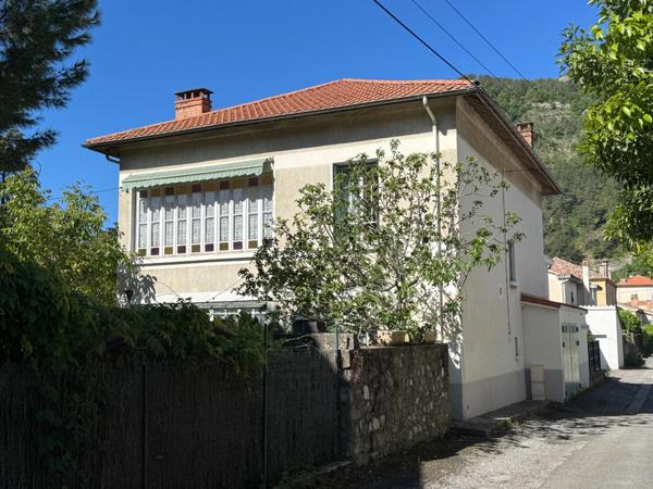 À VENDRE : Maison de caractère, 140 m², 5 chambres sur une parcelle de 372 m2