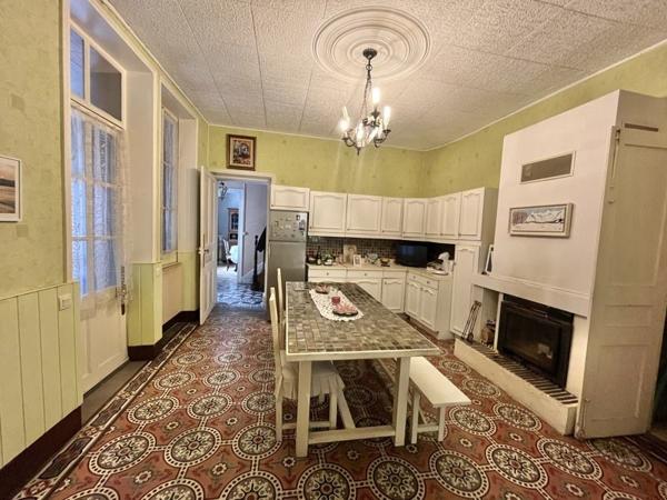 Maison à vendre |                                       Sainte-Maure-de-Touraine |                                        6 pièces  |  160 m²