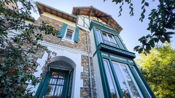 Maison de charme à colombages proche gare.