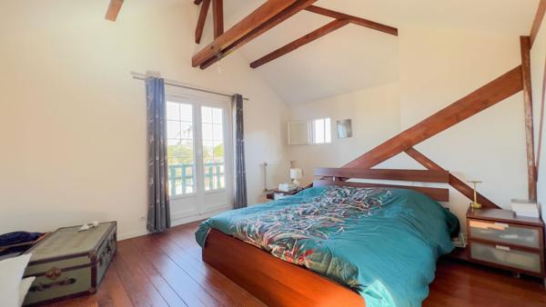 Maison de charme à colombages proche gare.