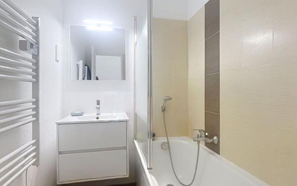 Appartement à vendre    2 pièces • 38,02 m2 Saint-Raphaël