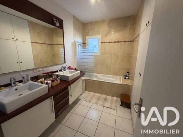 Maison à vendre 6 pièces 121 m² Saint-Jean-Bonnefonds
