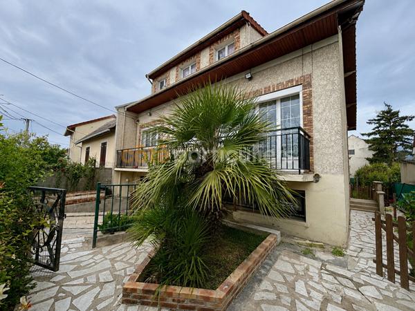 Vente
                Maison158 m² - 7 Pièces -
                    VILLENEUVE LE ROI (94290)
