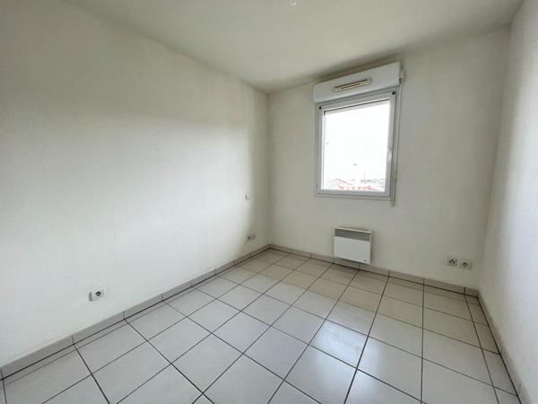 A LOUER - ROQUES - Appartement T2 de 31 m² au 1er et dernier étage avec balcon et parking privatif -  G298