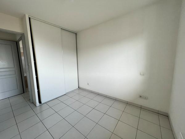 A LOUER - ROQUES - Appartement T2 de 31 m² au 1er et dernier étage avec balcon et parking privatif -  G298