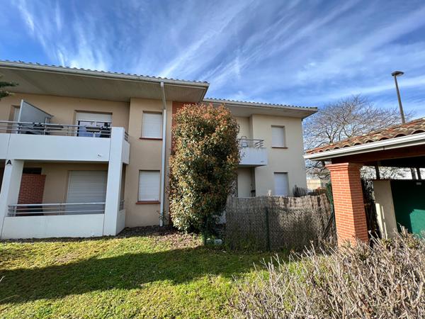 A LOUER - ROQUES - Appartement T2 de 31 m² au 1er et dernier étage avec balcon et parking privatif -  G298