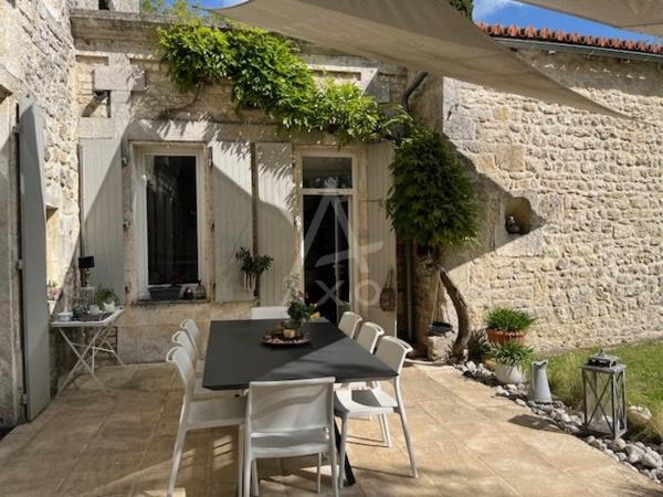 Très belle propriété avec porche