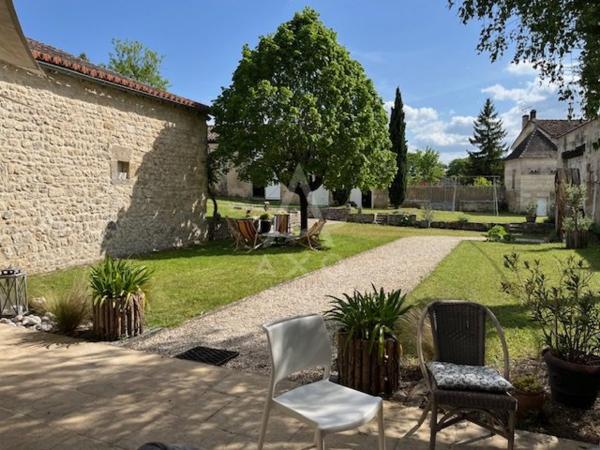 Très belle propriété avec porche