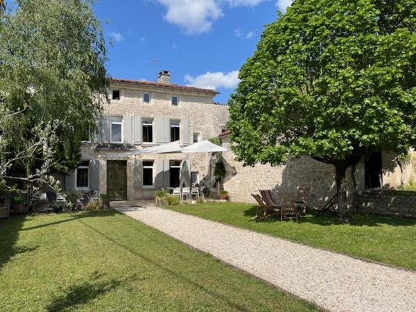 Très belle propriété avec porche