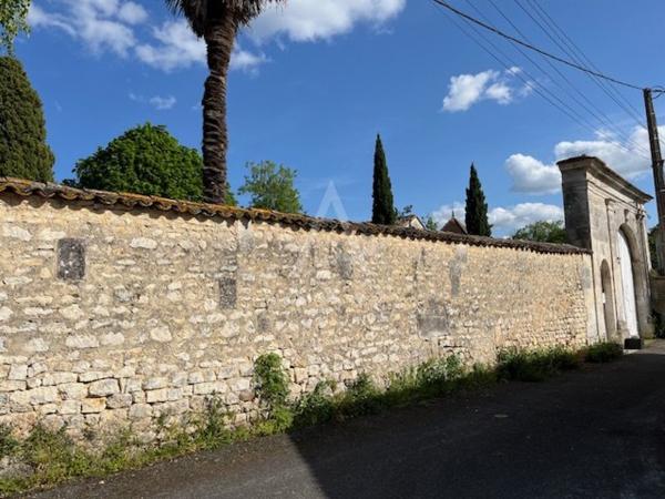 Très belle propriété avec porche