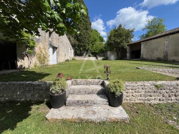 Très belle propriété avec porche