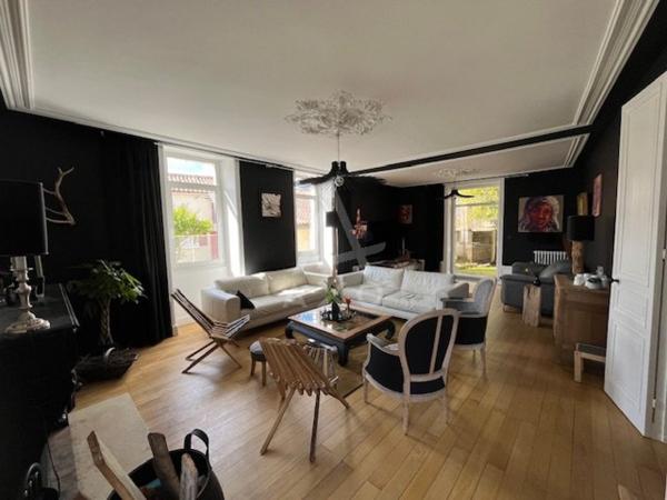 Très belle propriété avec porche