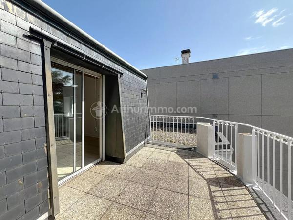 Location                                                      Appartement
                        
                     2 pièces                      49 m2                     à Chamalières