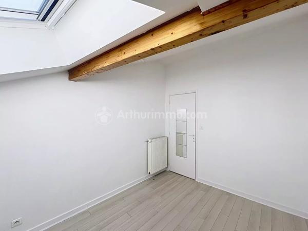 Location                                                      Appartement
                        
                     2 pièces                      49 m2                     à Chamalières