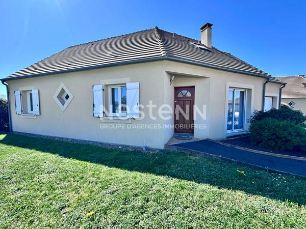 Belle maison contemporaine de 151m² au sol à vendre avec 4 chambres et jardin à Mayet (72360)