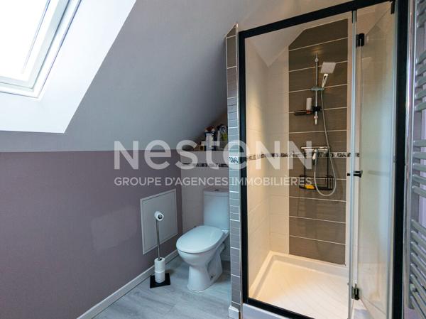 Belle maison contemporaine de 151m² au sol à vendre avec 4 chambres et jardin à Mayet (72360)
