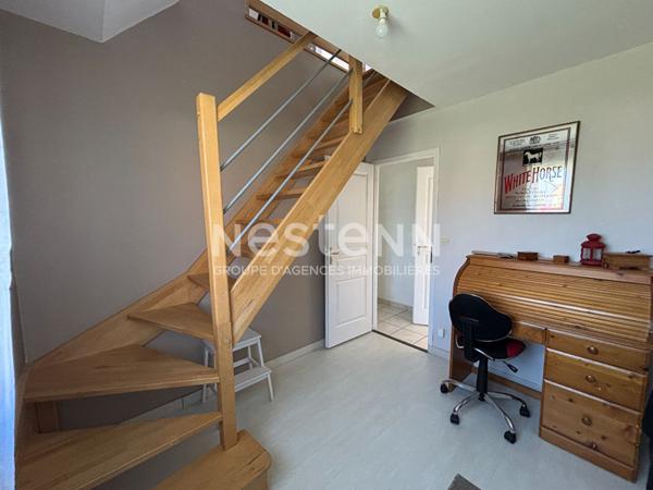 Belle maison contemporaine de 151m² au sol à vendre avec 4 chambres et jardin à Mayet (72360)