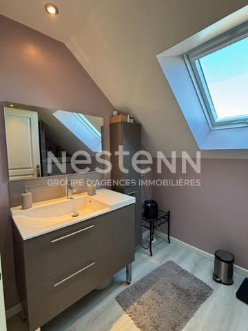 Belle maison contemporaine de 151m² au sol à vendre avec 4 chambres et jardin à Mayet (72360)