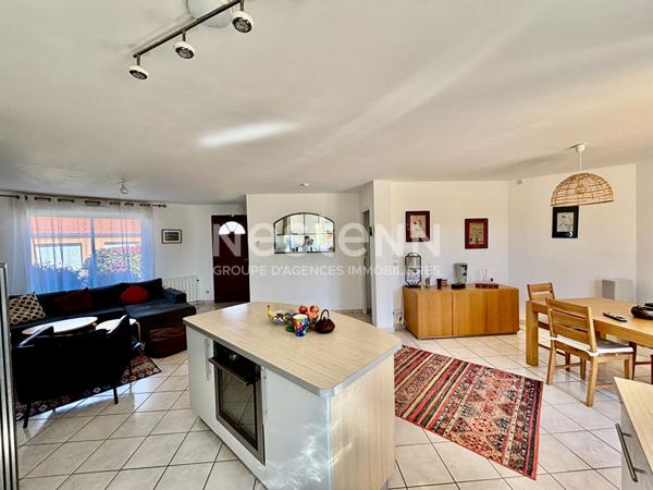 Belle maison contemporaine de 151m² au sol à vendre avec 4 chambres et jardin à Mayet (72360)